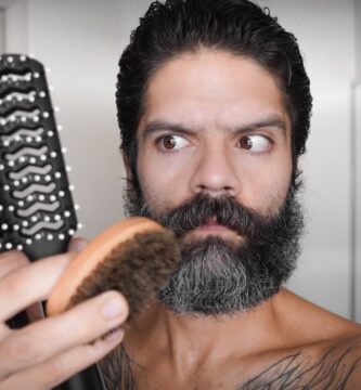 tipos de cepillos ideales para peinar la barba
